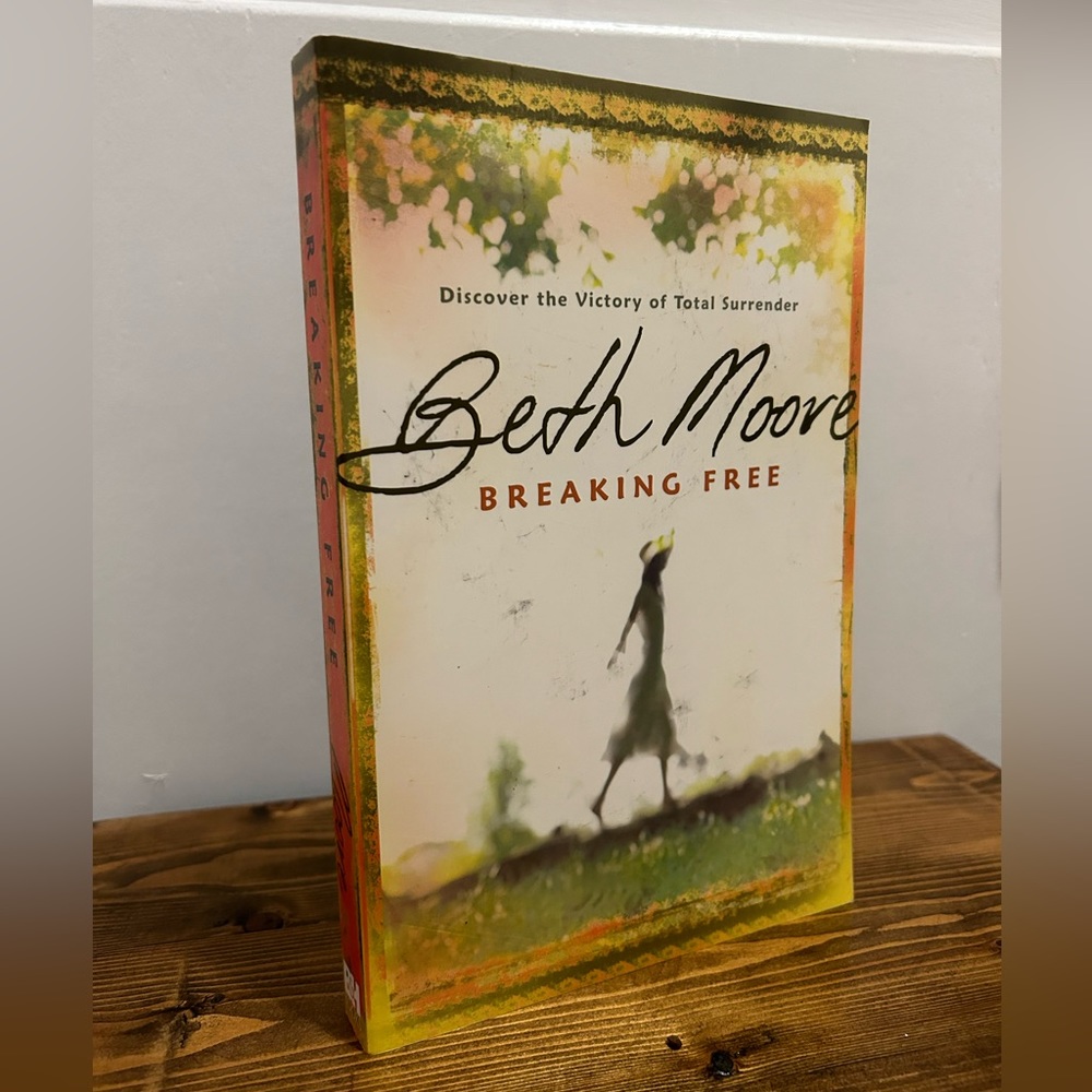 Breaking Free by Beth Moore - Paperback Book